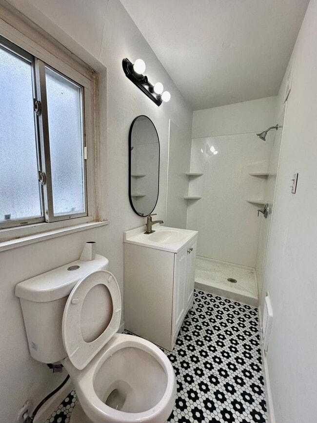 Photo - 3016 Mary St