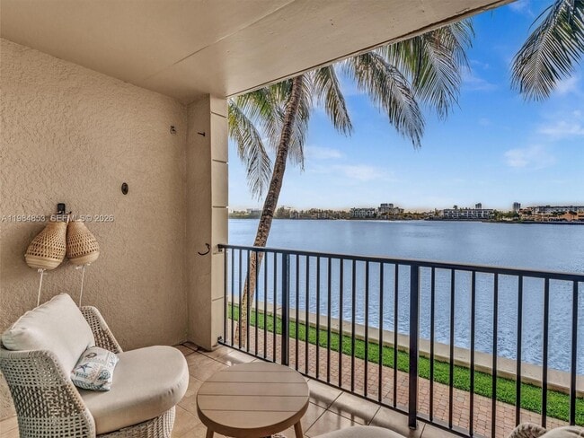 Photo - 17150 N Bay Rd Unidad 2205