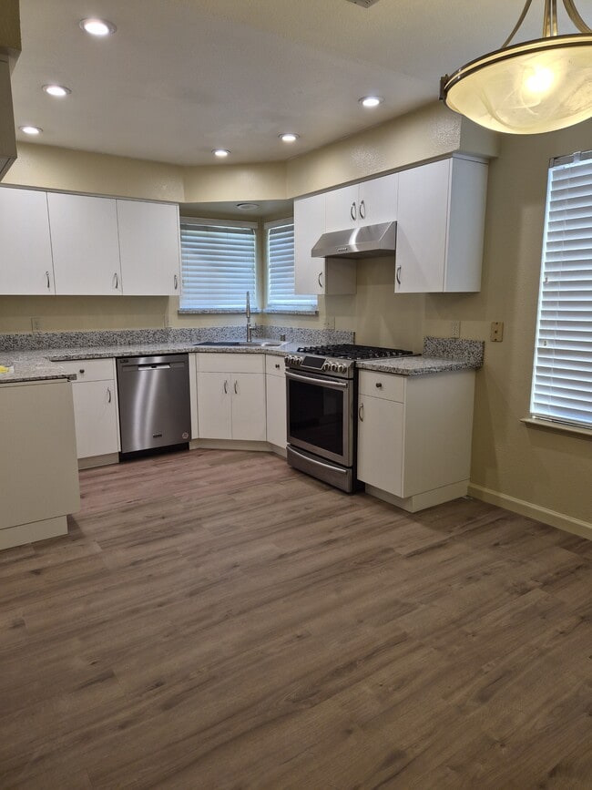 Photo - 376 E Sycamore Ave