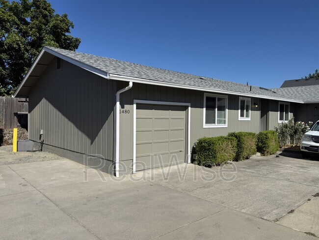 Photo - 1480 SW Kellenbeck Ave