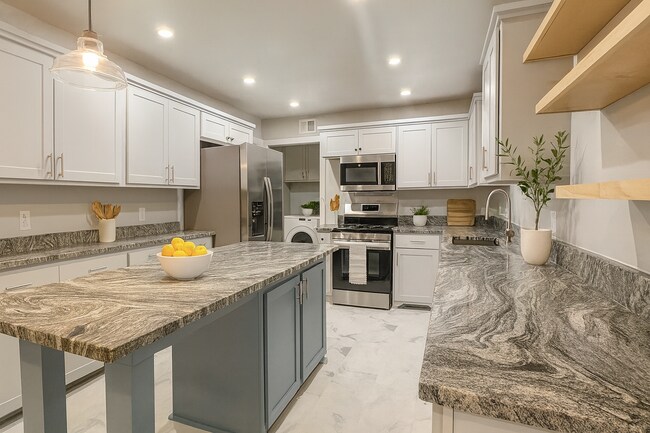 Photo - 628 N Broadway