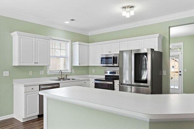 Photo - 206 Pimpernel St