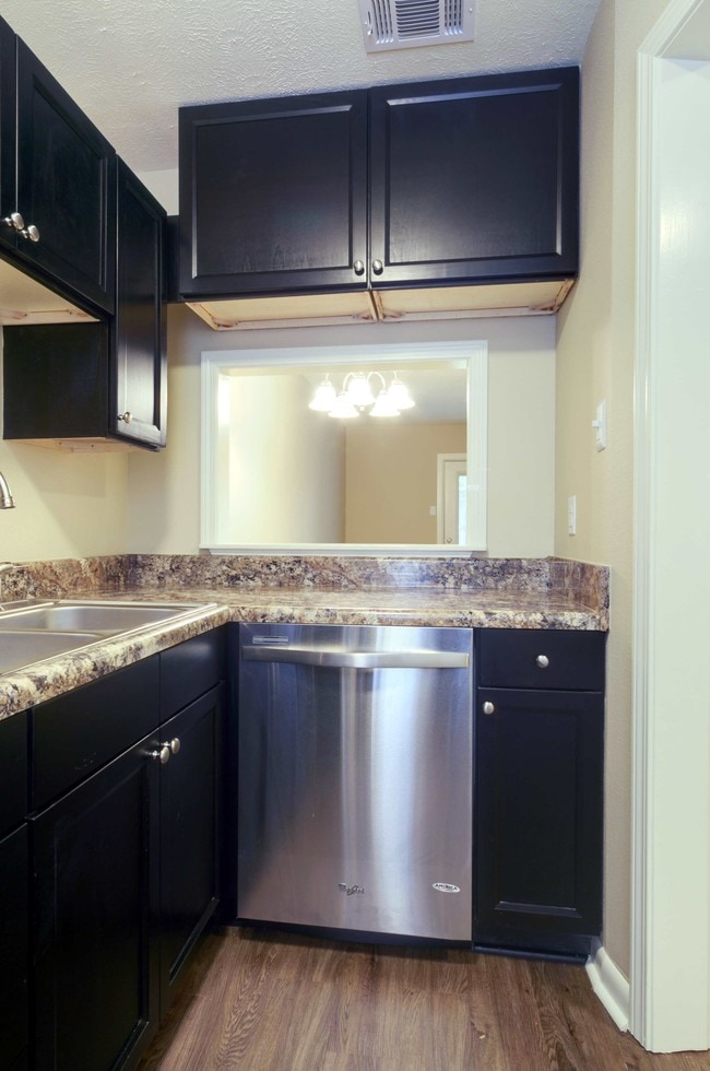 Markham Oaks Apartments Little Rock, AR