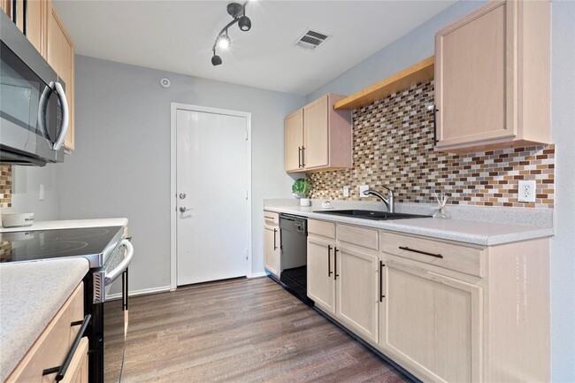 Photo - 8609 Claude Ct