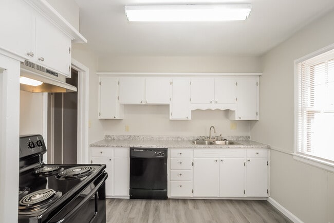 Photo - 10505 E 79th St