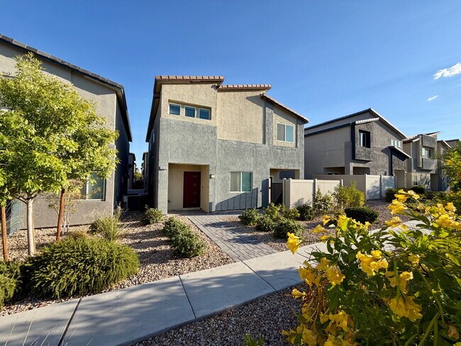 GATED 4 BED 2.5 BATH 2 CAR GARAGE SINGLE FAMILY HOME w/ LOFT, BEDROOM DOWNSTAIRS, NEXT TO COMMUNI...