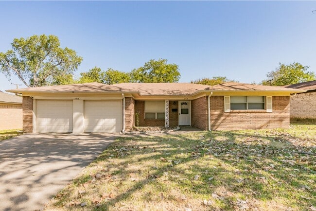 Building Photo - 7513 Maple Dr