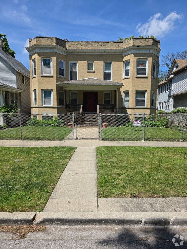 Building Photo - 208 N Waller Ave Unit 2N Rental