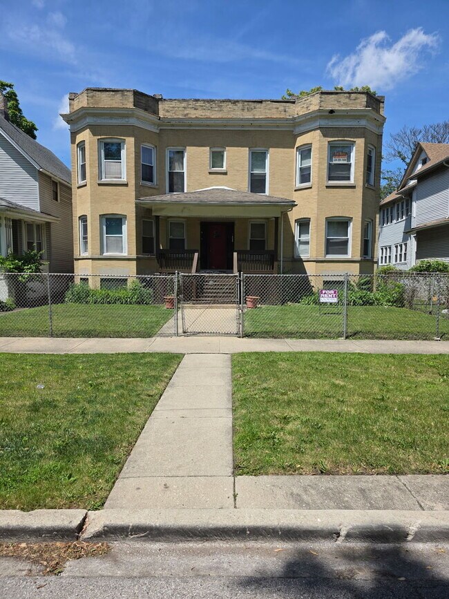 Photo - 208 N Waller Ave Unidad 2N Rental