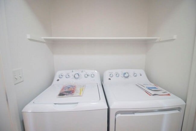 Cute, clean 2 bedroom upstairs apartment w... - Cute, clean 2 bedroom upstairs apartment w...
