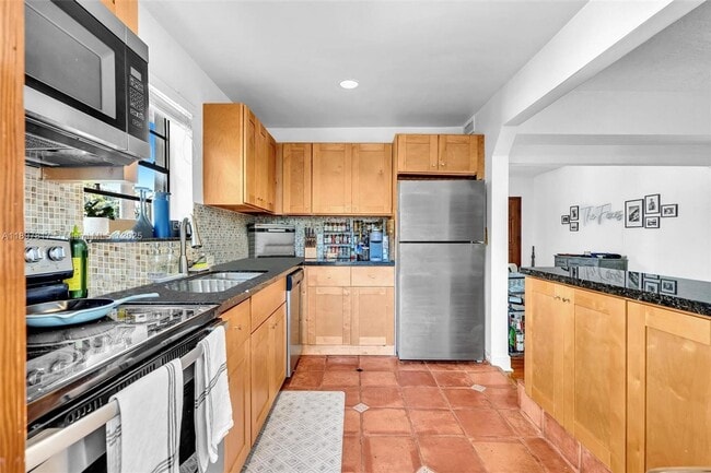Photo - 836 W 40th St