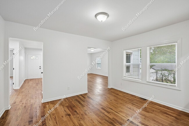 Photo - 2649 Blount St