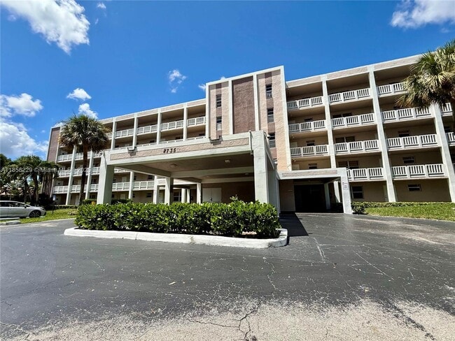 Building Photo - 8735 Ramblewood Dr Unit 116 Rental