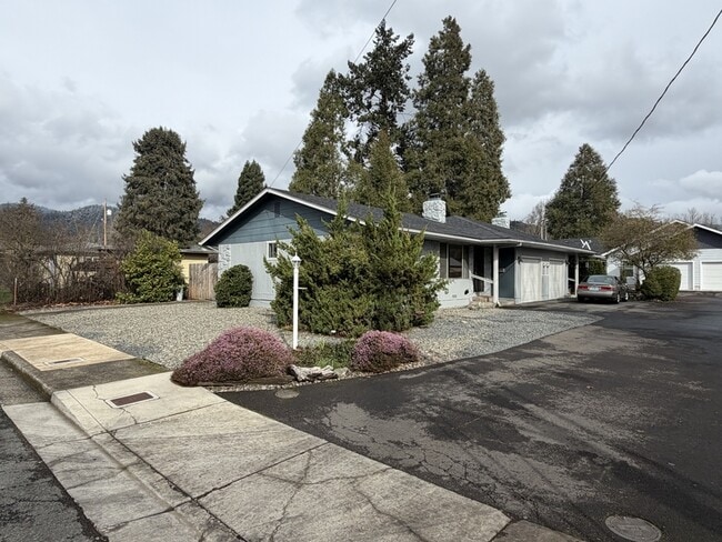 Photo - 431 NE Candy Ln