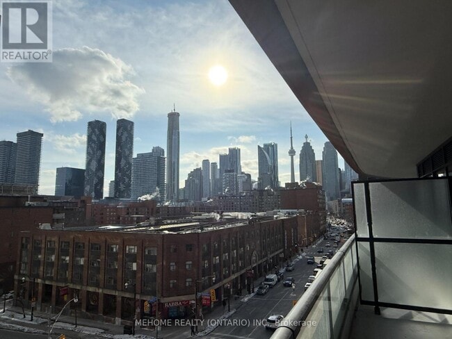 Photo - 180 Front St E Unité 612