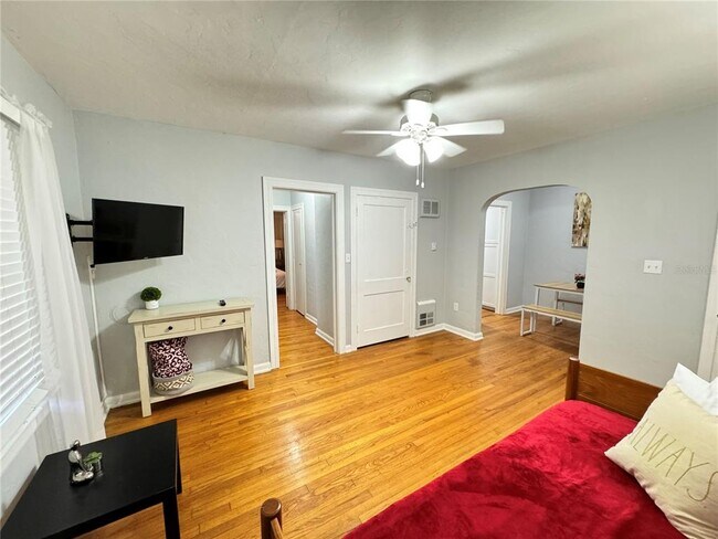 Photo - 607 Harwood St