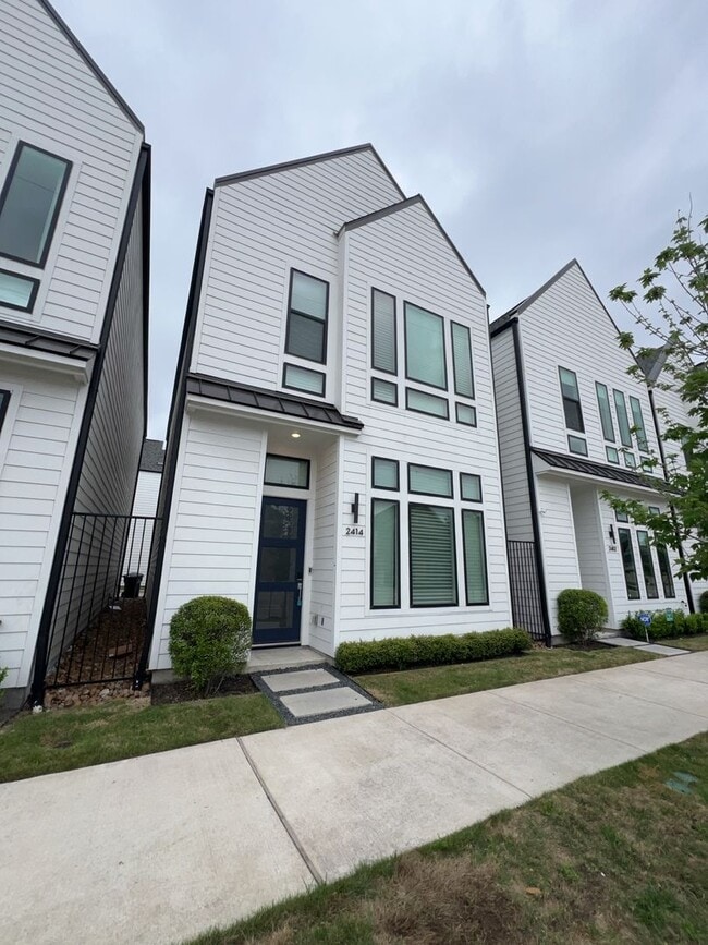 Photo - 2414 Gray St