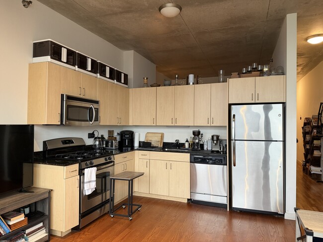 235 W Van Buren St