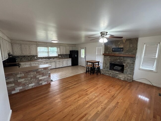 Photo - 3848 Davis Rd