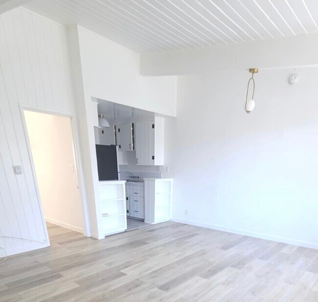 Photo - 1246 N Sweetzer Ave