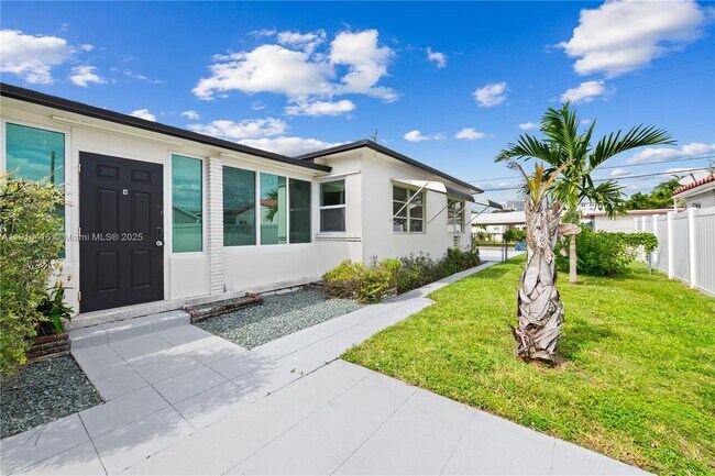 Photo - 1711 Funston St Unidad 2