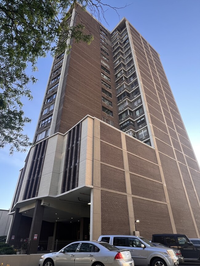 Photo - 6325 N Sheridan Rd Condo Unit 606