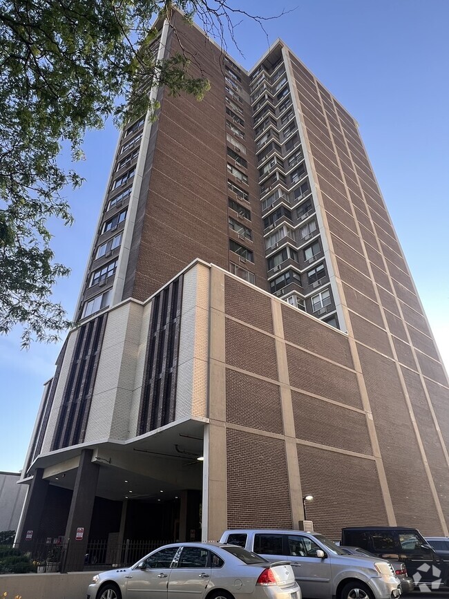 Building Photo - 6325 N Sheridan Rd Unit 606 Rental