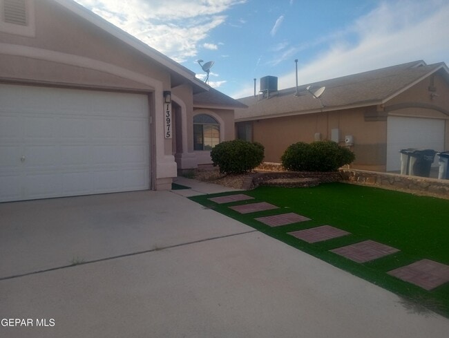 Building Photo - 13975 Vaquero Rock Dr Rental