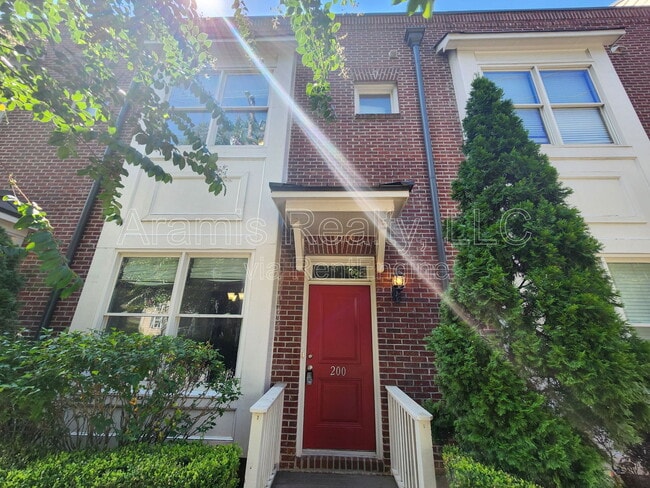 Building Photo - 200 Marion Pl NE Unit 1