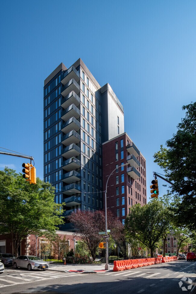 Photo - 347 Henry St