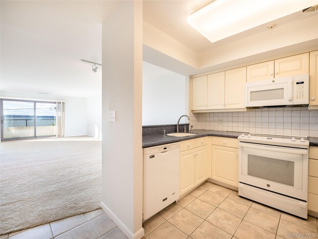 Photo - 372 Main St Unidad 105