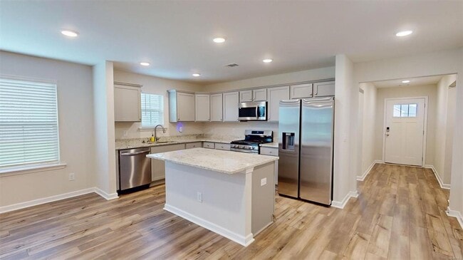 Photo - 172 Laila Wy