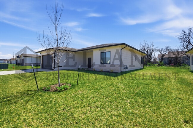 Photo - 525 Elmwood St