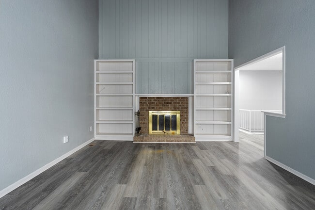 Photo - 586 NW Valleybrook Rd