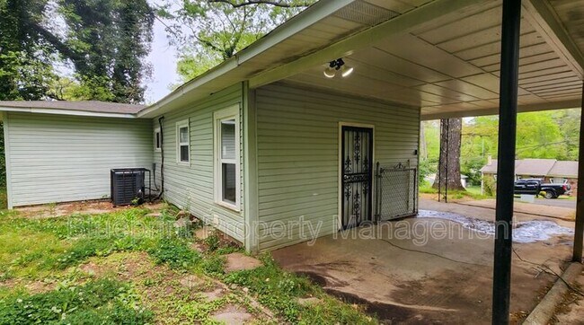 Photo - 252 Meadowdale Ave