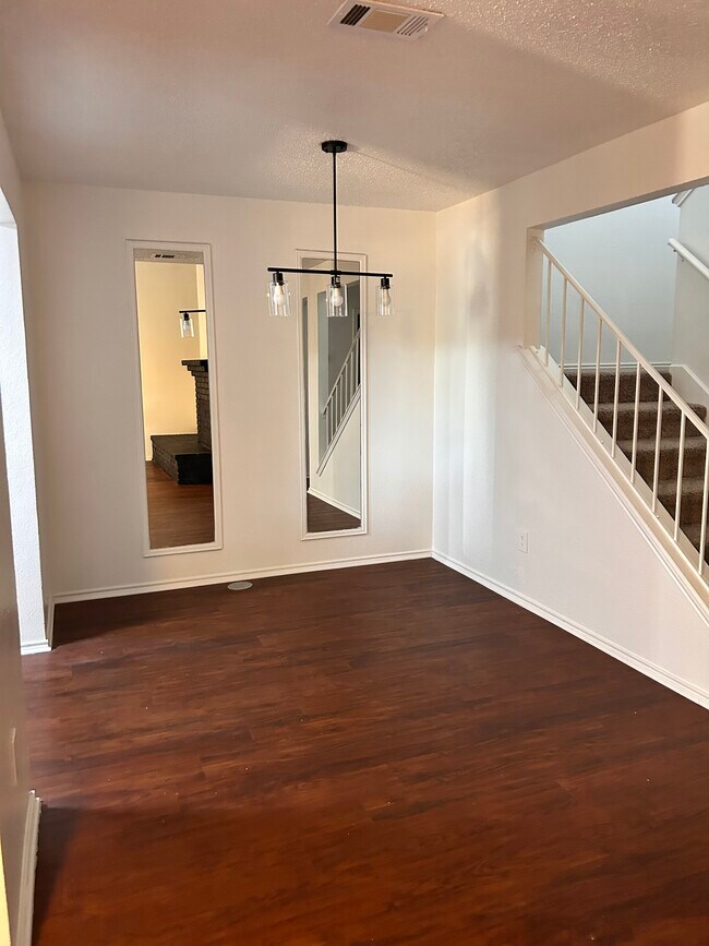 Photo - 9615 Dalewood-A