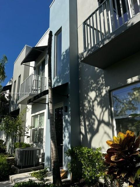 Building Photo - 440 NE 35th Ct Rental