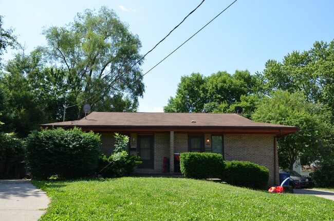 Building Photo - 604 Broad St