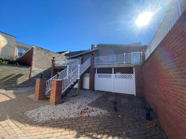 Building Photo - 179 W Main St Unit 3 Rental