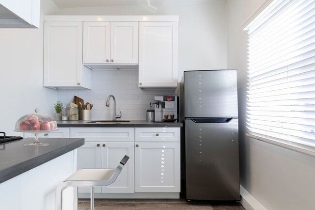 Cozy & Contemporary Studio in Koreatown