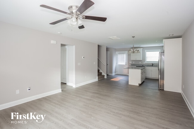 Photo - 1009 W A St