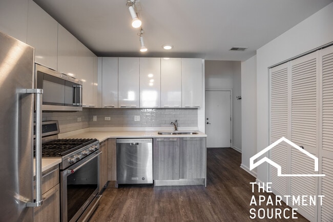 Photo - 930 W Dakin St Unit 3