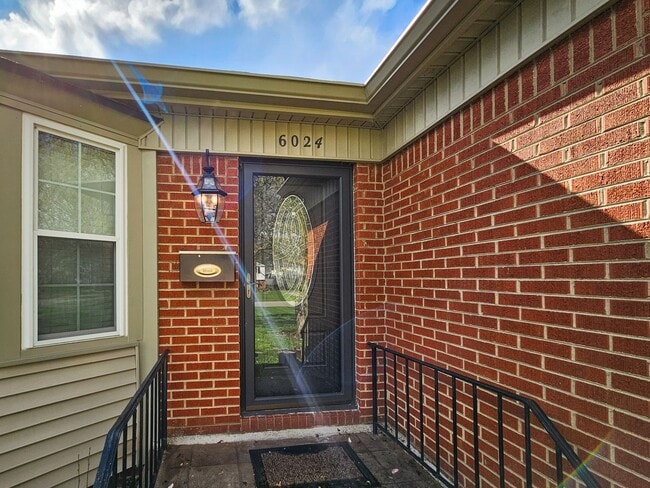 Photo - 6024 Hillside Ave E Dr