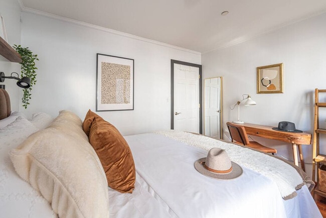209 W 20th St Unit SI ID1610183P