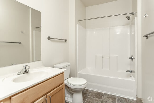 2BR, 2BA - 997 SF