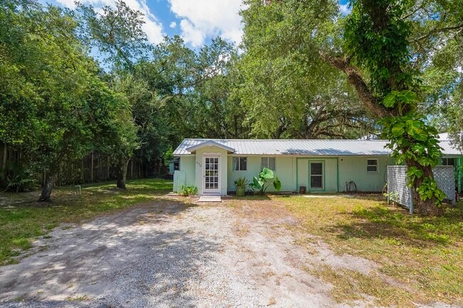 Building Photo - 490 Pyrus St Rental