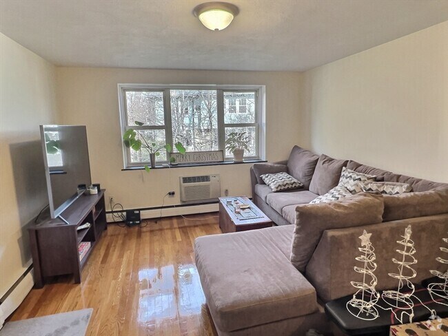 Building Photo - 216 Kent St Rental
