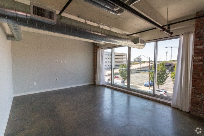 Building Photo - 310 E 1st St Rental