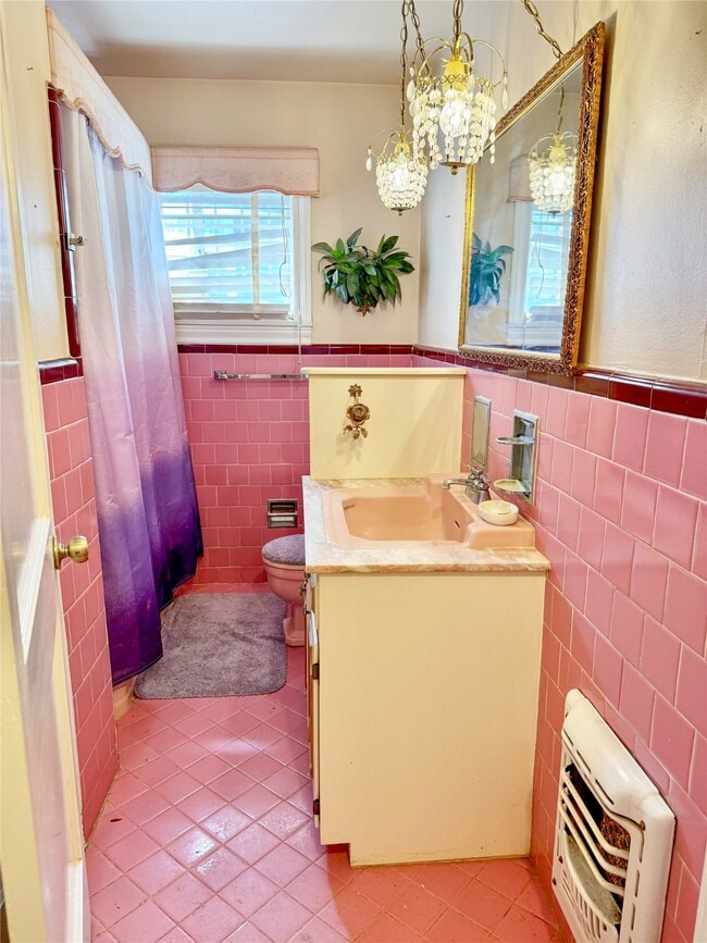 Photo - 2218 Chapman St