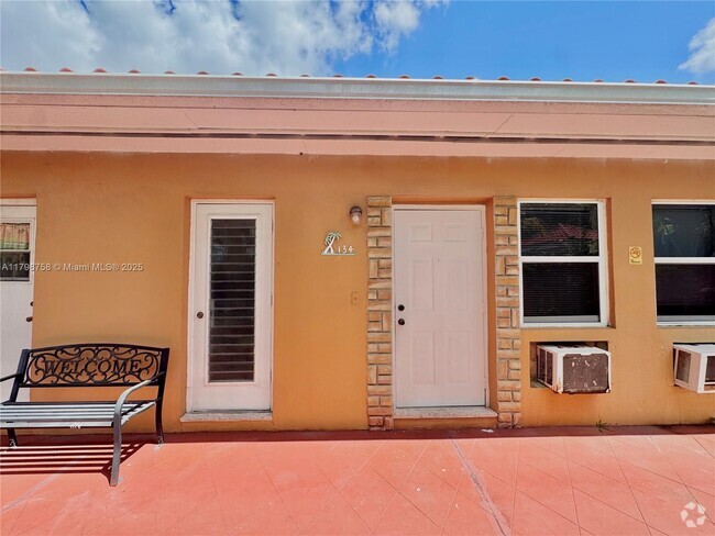 Building Photo - 140 SW 30th Ct Unit 134 Rental